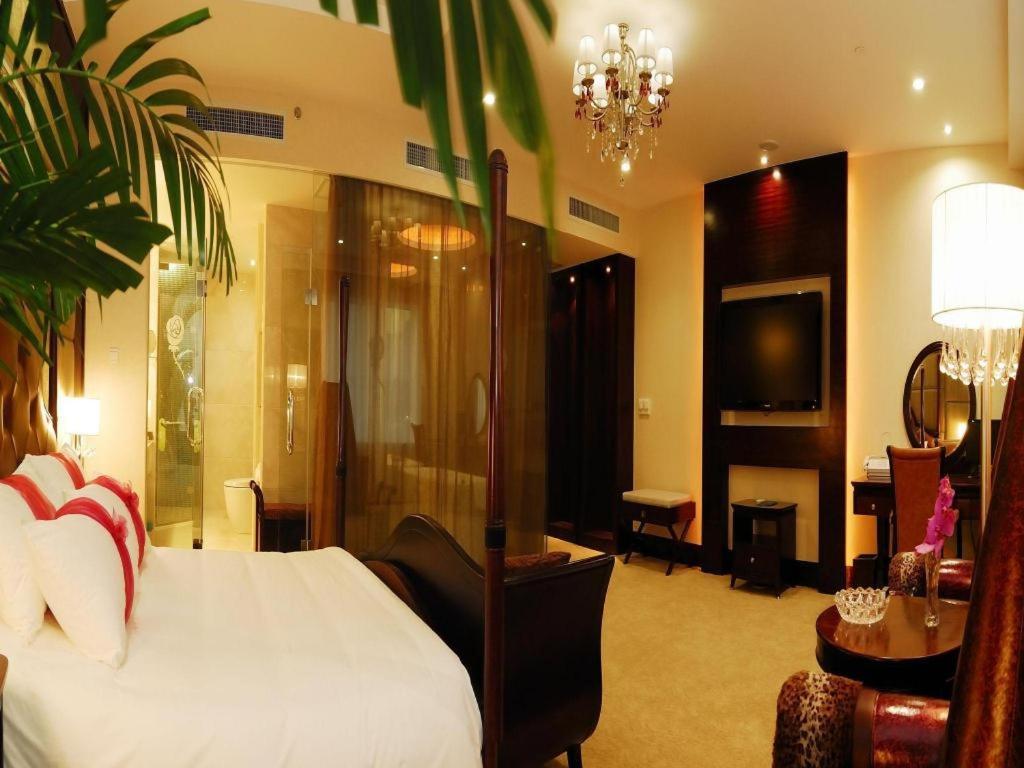 Hubei Poly Hotel Ухан Екстериор снимка