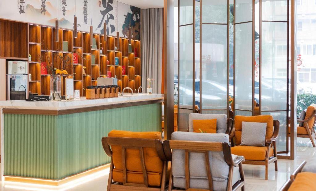Hubei Poly Hotel Ухан Екстериор снимка