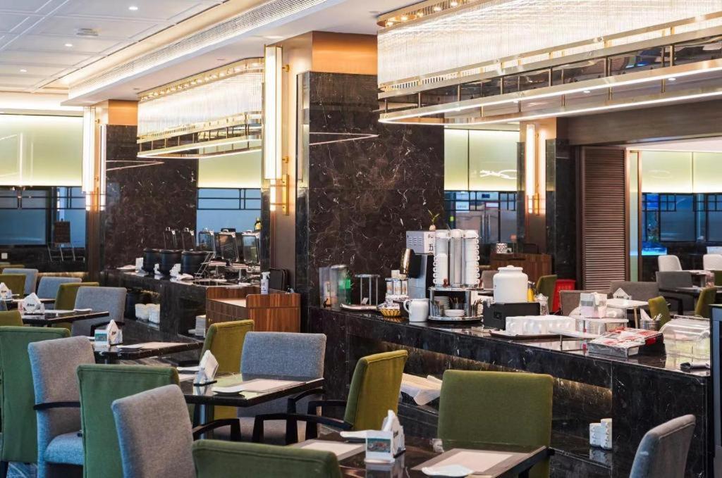 Hubei Poly Hotel Ухан Екстериор снимка