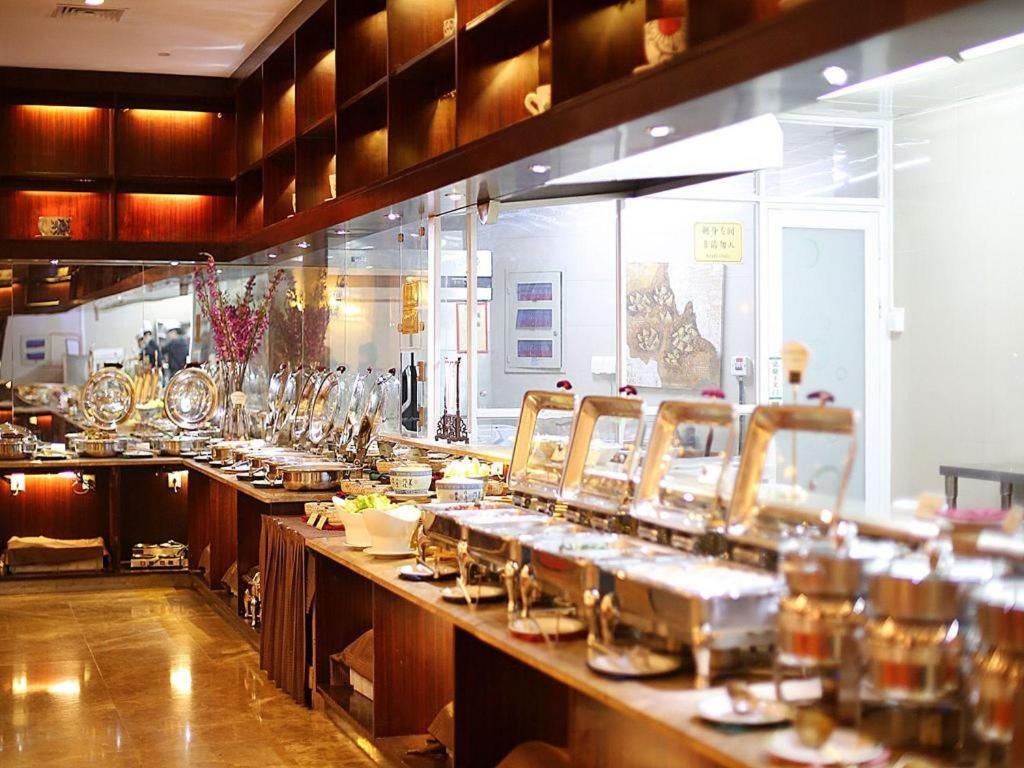 Hubei Poly Hotel Ухан Екстериор снимка