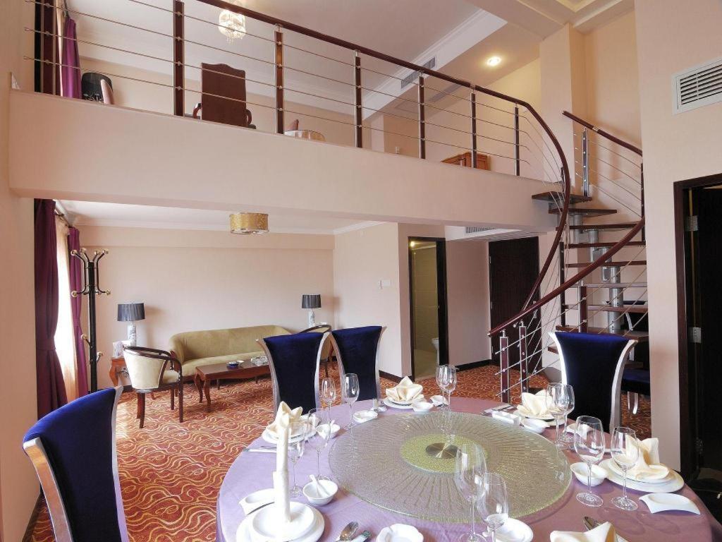 Hubei Poly Hotel Ухан Екстериор снимка