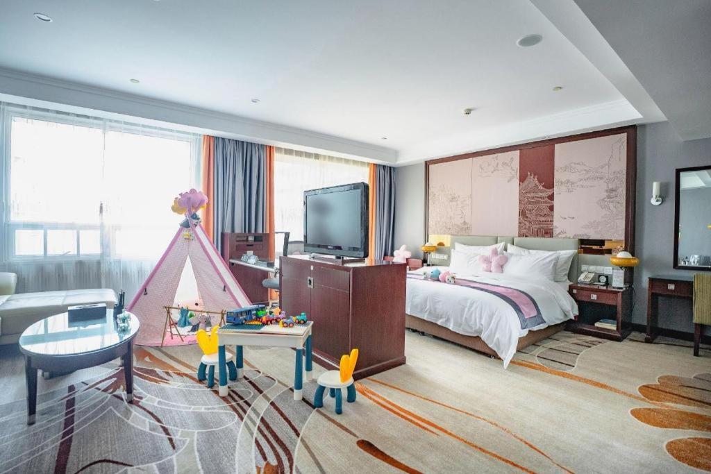 Hubei Poly Hotel Ухан Екстериор снимка
