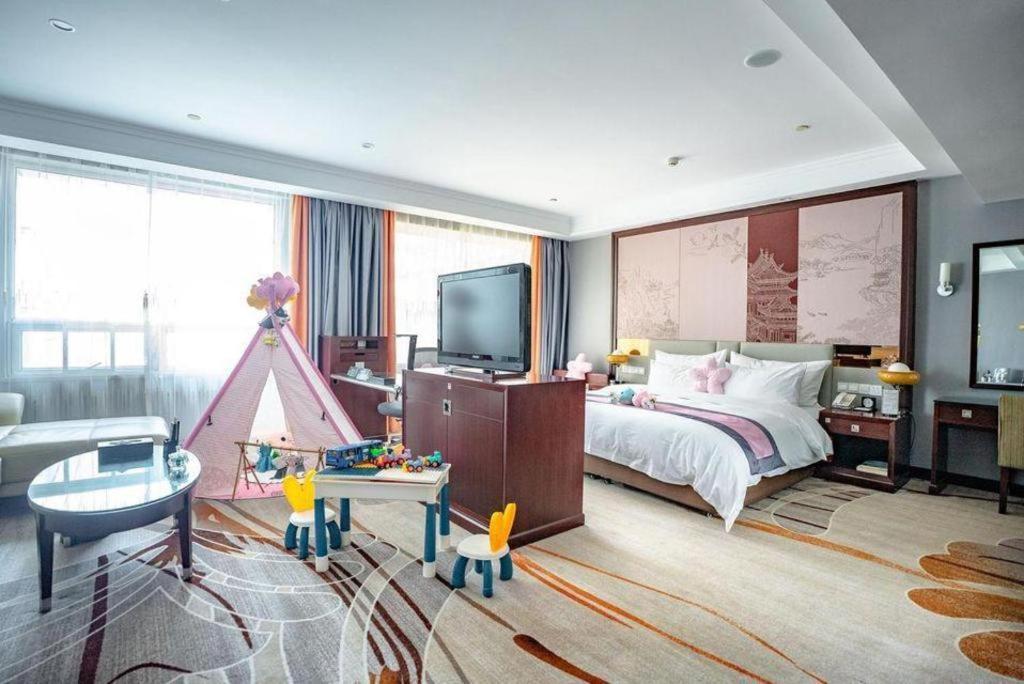 Hubei Poly Hotel Ухан Екстериор снимка