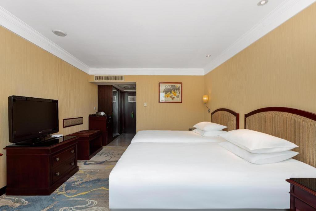 Hubei Poly Hotel Ухан Екстериор снимка