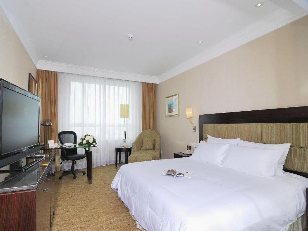 Hubei Poly Hotel Ухан Екстериор снимка
