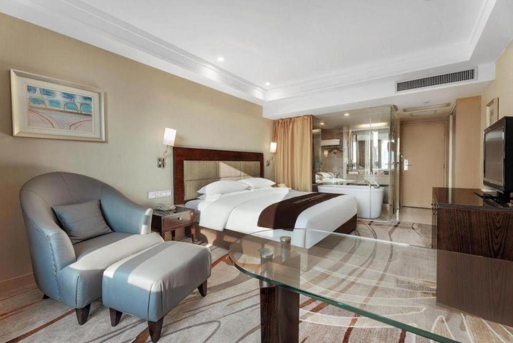 Hubei Poly Hotel Ухан Екстериор снимка