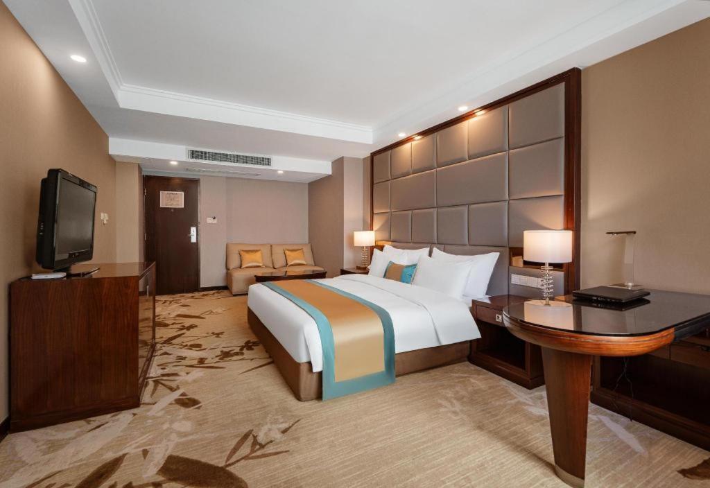 Hubei Poly Hotel Ухан Екстериор снимка