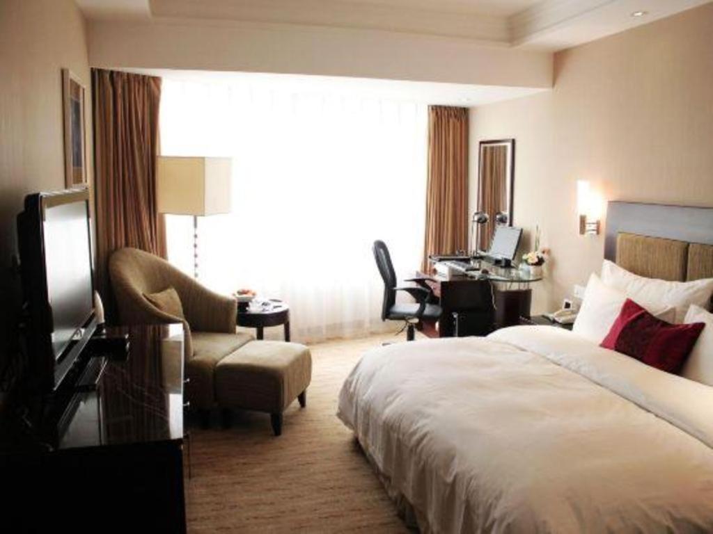 Hubei Poly Hotel Ухан Екстериор снимка