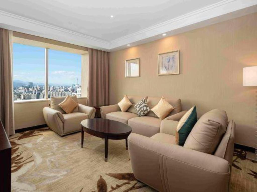 Hubei Poly Hotel Ухан Екстериор снимка
