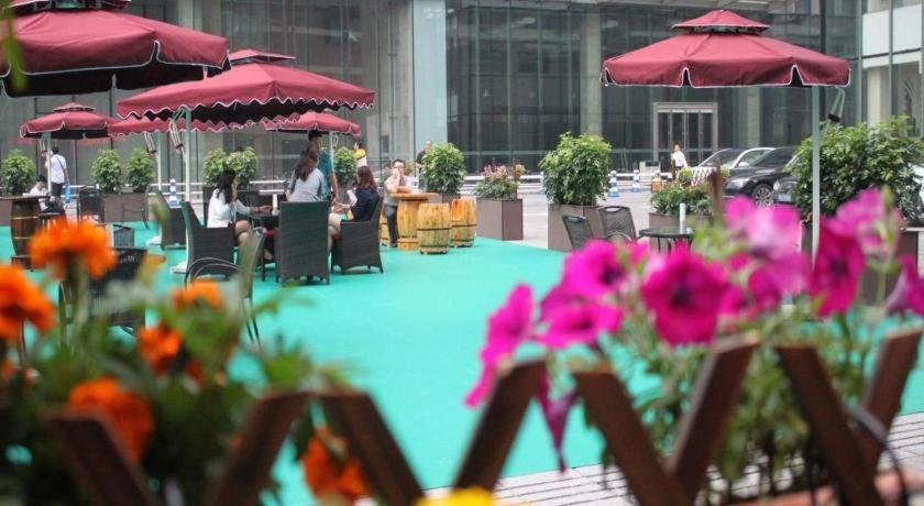 Hubei Poly Hotel Ухан Екстериор снимка