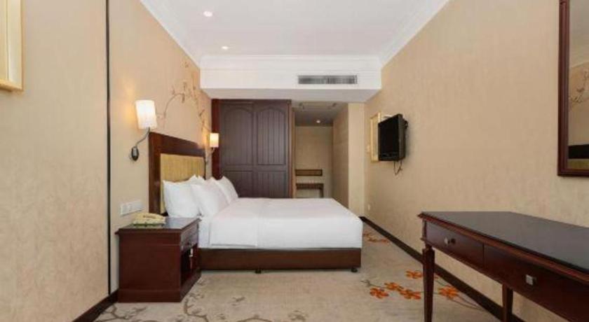 Hubei Poly Hotel Ухан Екстериор снимка