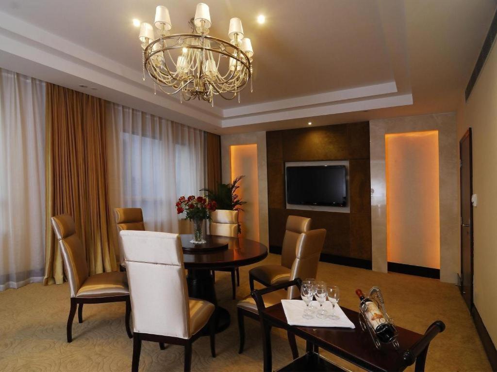 Hubei Poly Hotel Ухан Екстериор снимка